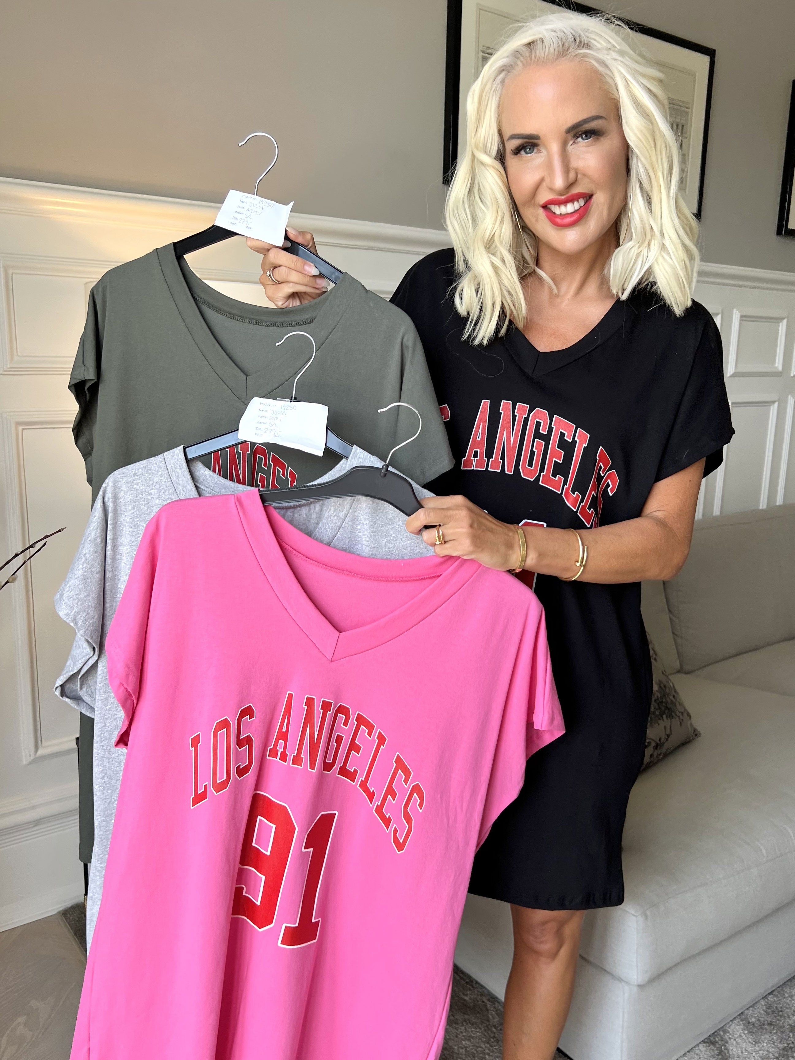 Julia - T-shirt klänning med text framtill